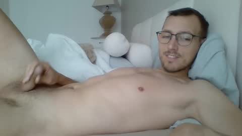 thib9223 online show from April 2, 8:32 am