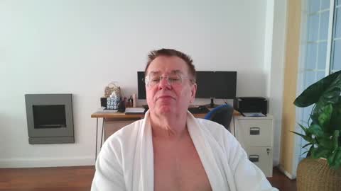 Play online show from April 5, 9:28 am