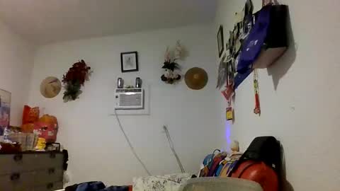 thickassazn93 online show from October 26, 12:11 am