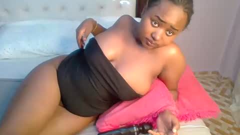 Snapshot of thickbarbie3 chatting on October 22, 12:36 am thickbarbie3 online show from October 22, 12:36 am