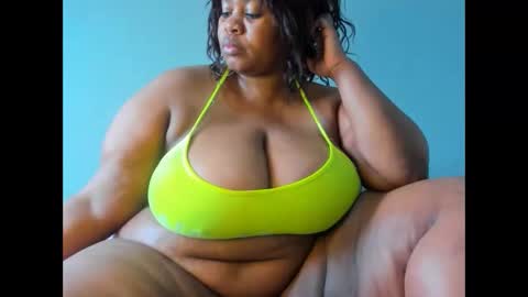 Snapshot of thickleeyanax chatting on September 14, 12:28 pm thickleeyanax online show from September 14, 12:28 pm