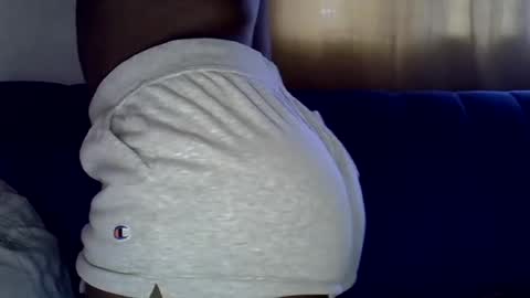 thickyannah online show from August 4, 11:39 am