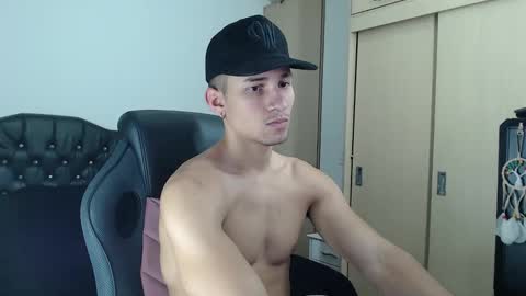 thin_tommy11 online show from February 27, 12:36 am