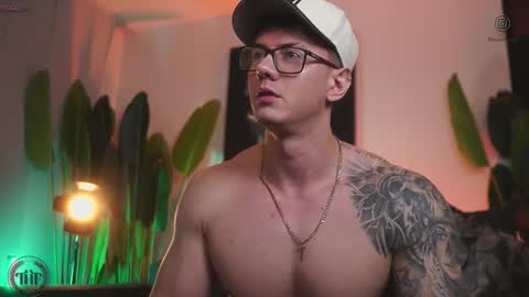 Thomas Falcon online show from November 29, 1:57 am