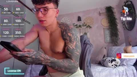 Thomas Grey online show from November 20, 11:42 am