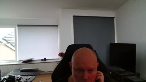 thomash32 online show from November 29, 12:35 pm