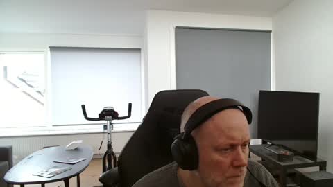 thomash32 online show from October 11, 8:52 am