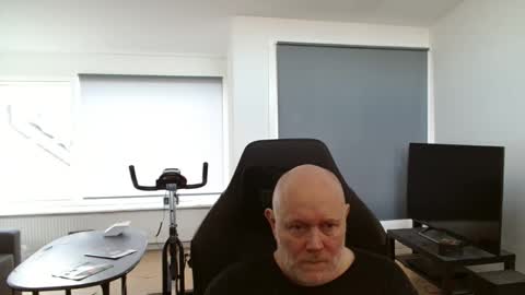 thomash32 online show from October 18, 9:24 am