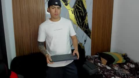 thomson_hot01 online show from January 9, 5:35 am