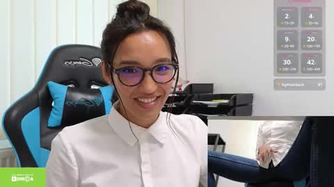 Snapshot of tia_j chatting on September 25, 2:57 pm tia_j online show from September 25, 2:57 pm