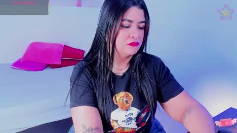 tiannagloww online show from January 18, 7:45 pm