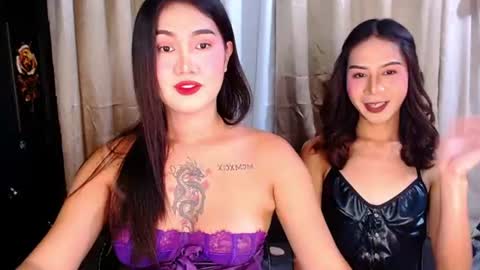 tiarrafoxs online show from July 29, 9:09 am