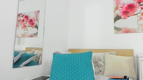 Snapshot of tiarussell chatting on October 9, 8:47 pm Tia Russell online show from October 9, 8:47 pm