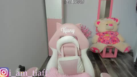 Snapshot of tifany_tay2 chatting on February 13, 7:24 am hey am julietha online show from February 13, 7:24 am