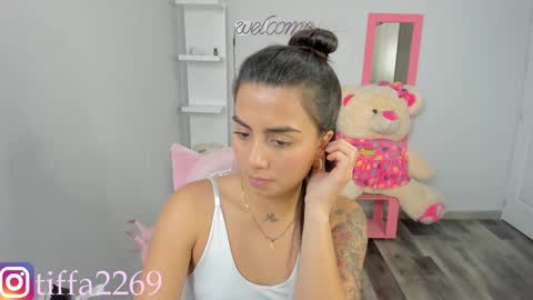 Snapshot of tifany_tay2 chatting on January 25, 3:30 am hey am julietha online show from January 25, 3:30 am