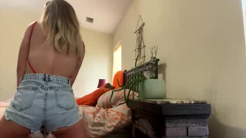 Tiffany Dove online show from February 19, 6:43 pm