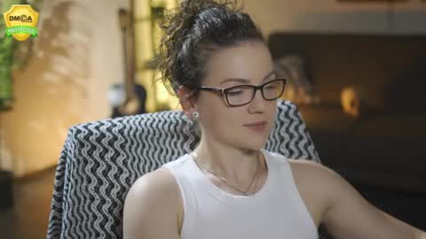 tiffanyriox online show from June 6, 12:38 am