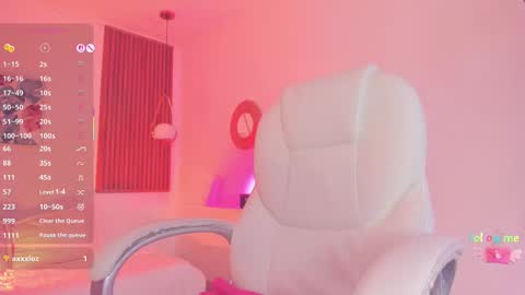 Snapshot of tiffanywright_ chatting on October 23, 1:34 pm Tiffany online show from October 23, 1:34 pm
