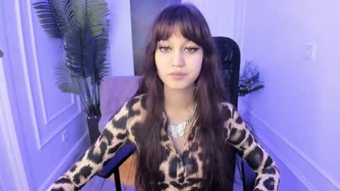 tiffanyyoun online show from November 10, 7:27 pm