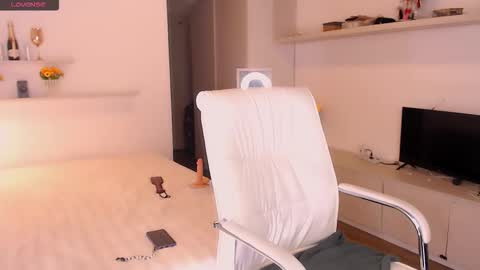 Tilly online show from October 10, 9:30 pm