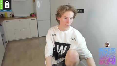 Snapshot of tim_milll chatting on October 12, 9:38 pm Tim online show from October 12, 9:38 pm