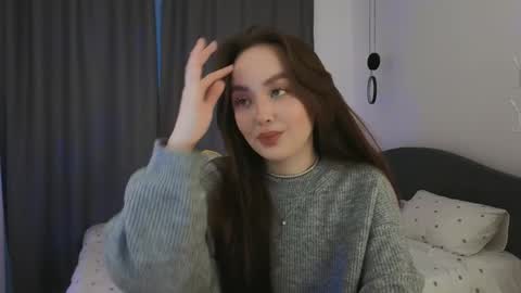 Mia online show from April 6, 1:34 pm