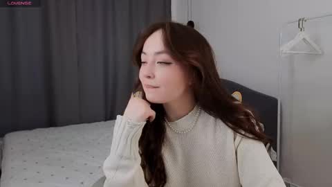 Mia online show from March 6, 1:32 pm