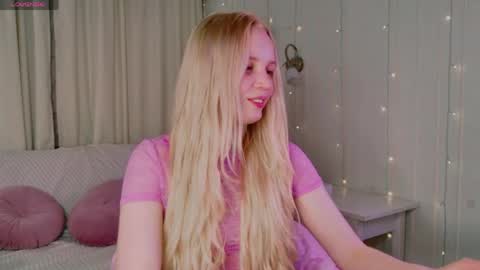 tinasiner online show from April 16, 4:07 pm