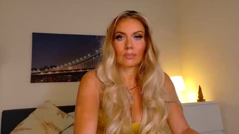 tinkerbell822 online show from October 18, 8:29 am