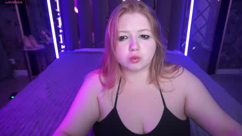 TinkerrBelll online show from May 17, 7:01 pm
