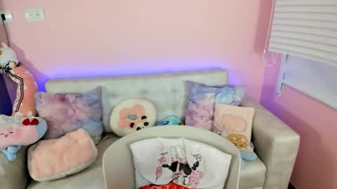 tiny_cora online show from March 30, 4:40 pm