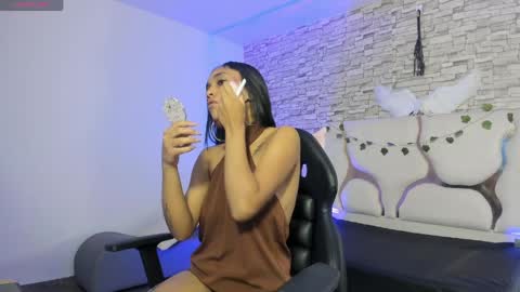 tiny_tay online show from April 12, 11:47 am