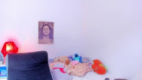Thomm  Independent Model online show from May 30, 5:00 pm