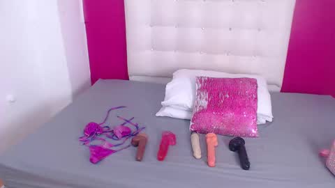 tiny_whore18 online show from October 6, 3:30 pm