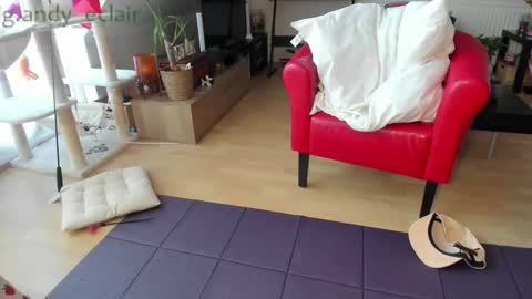 Snapshot of tiny_williams chatting on September 20, 7:00 am Tiny online show from September 20, 7:00 am