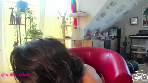 Tiny online show from May 8, 9:37 am