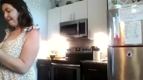 tinyassbossymilf online show from July 4, 9:40 pm