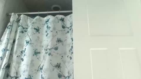 tinyassbossymilf online show from February 19, 4:39 pm