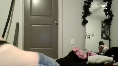tinyassbossymilf online show from August 3, 4:14 am