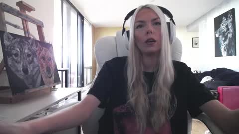 stage Kylie Sinner  brand CLITBAIT online show from October 21, 7:50 pm