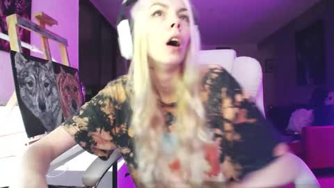 stage Kylie Sinner  brand CLITBAIT online show from September 28, 11:03 pm