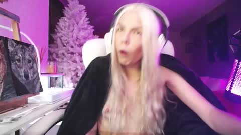 stage Kylie Sinner  brand CLITBAIT online show from November 30, 12:50 am