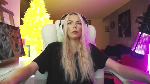 stage Kylie Sinner  brand CLITBAIT online show from November 14, 12:13 am