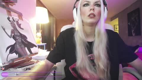 stage Kylie Sinner  brand CLITBAIT online show from April 2, 11:22 pm