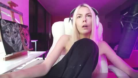 stage Kylie Sinner  brand CLITBAIT online show from October 25, 11:05 pm