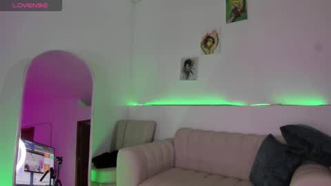 Luna  online show from January 9, 1:22 am