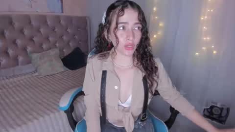 tinysophi online show from November 25, 11:47 pm