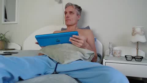 Daniel Bisexual uncut 20cm online show from December 2, 7:08 am