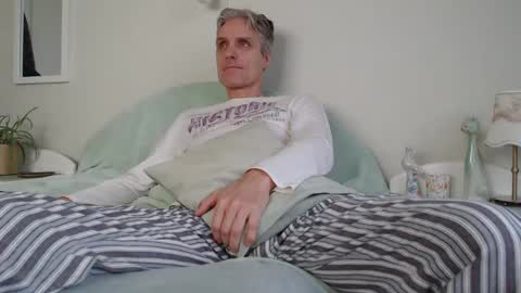 Daniel Bisexual uncut 20cm online show from December 25, 7:46 am