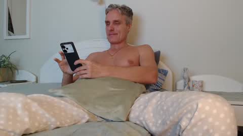 Daniel Bisexual uncut 20cm online show from December 2, 4:04 pm